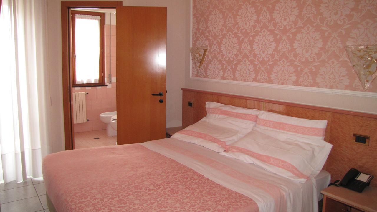 Hotel Lanterna Porto San Giorgio Esterno foto