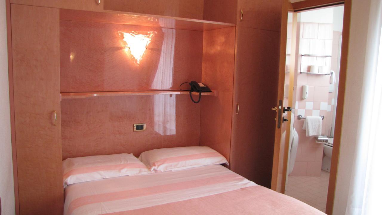 Hotel Lanterna Porto San Giorgio Esterno foto