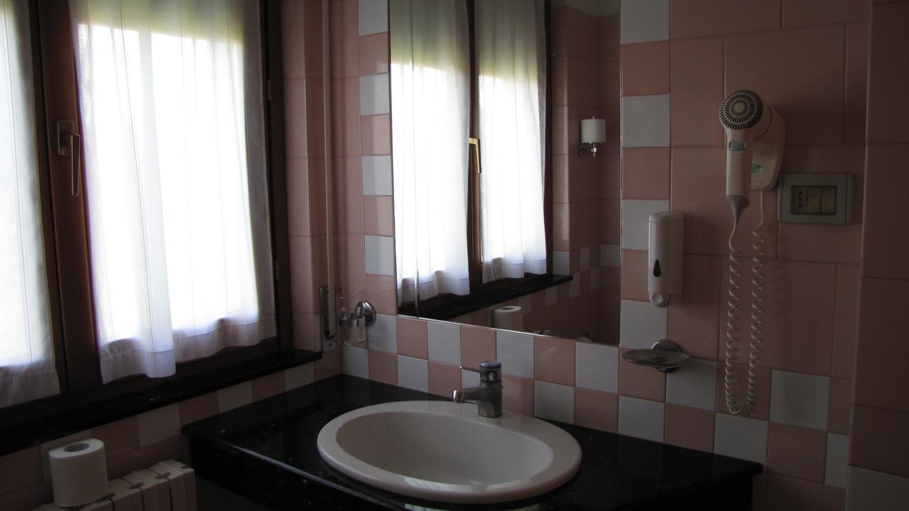 Hotel Lanterna Porto San Giorgio Esterno foto