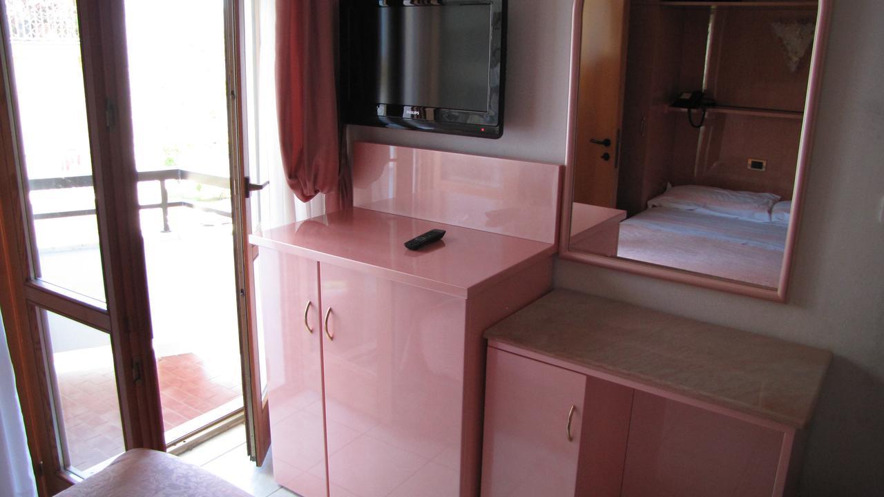 Hotel Lanterna Porto San Giorgio Esterno foto