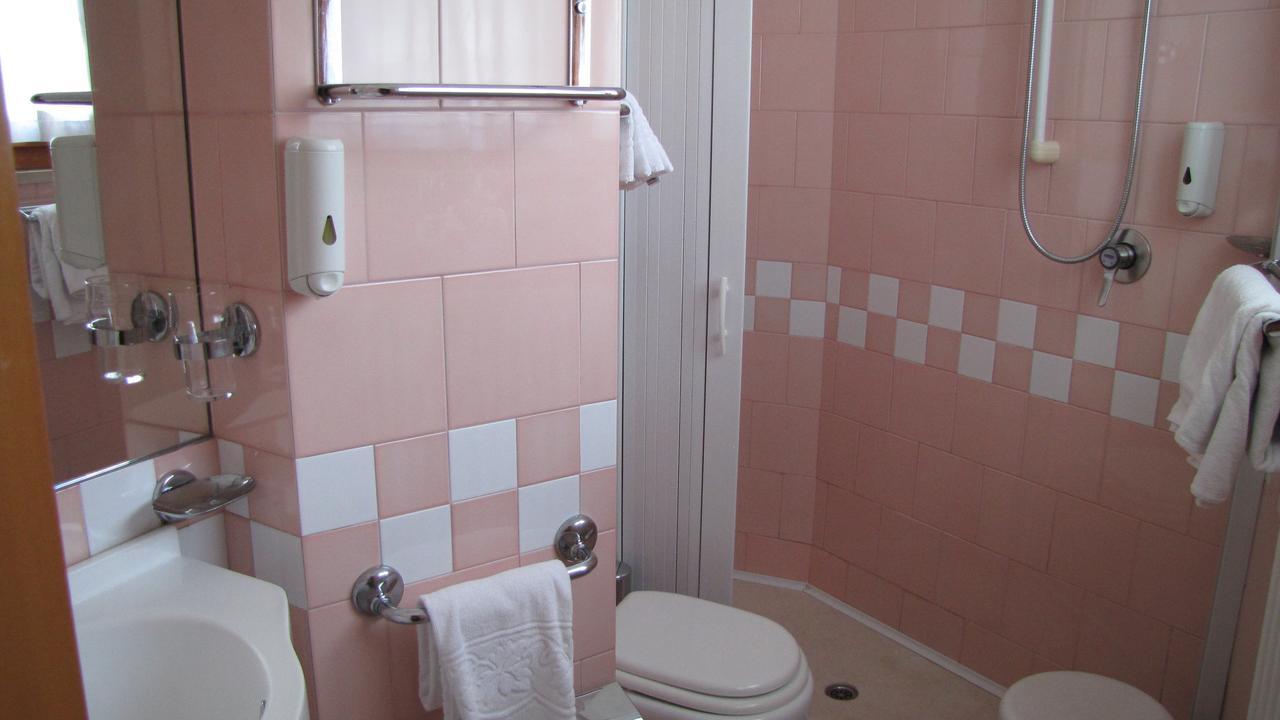 Hotel Lanterna Porto San Giorgio Esterno foto
