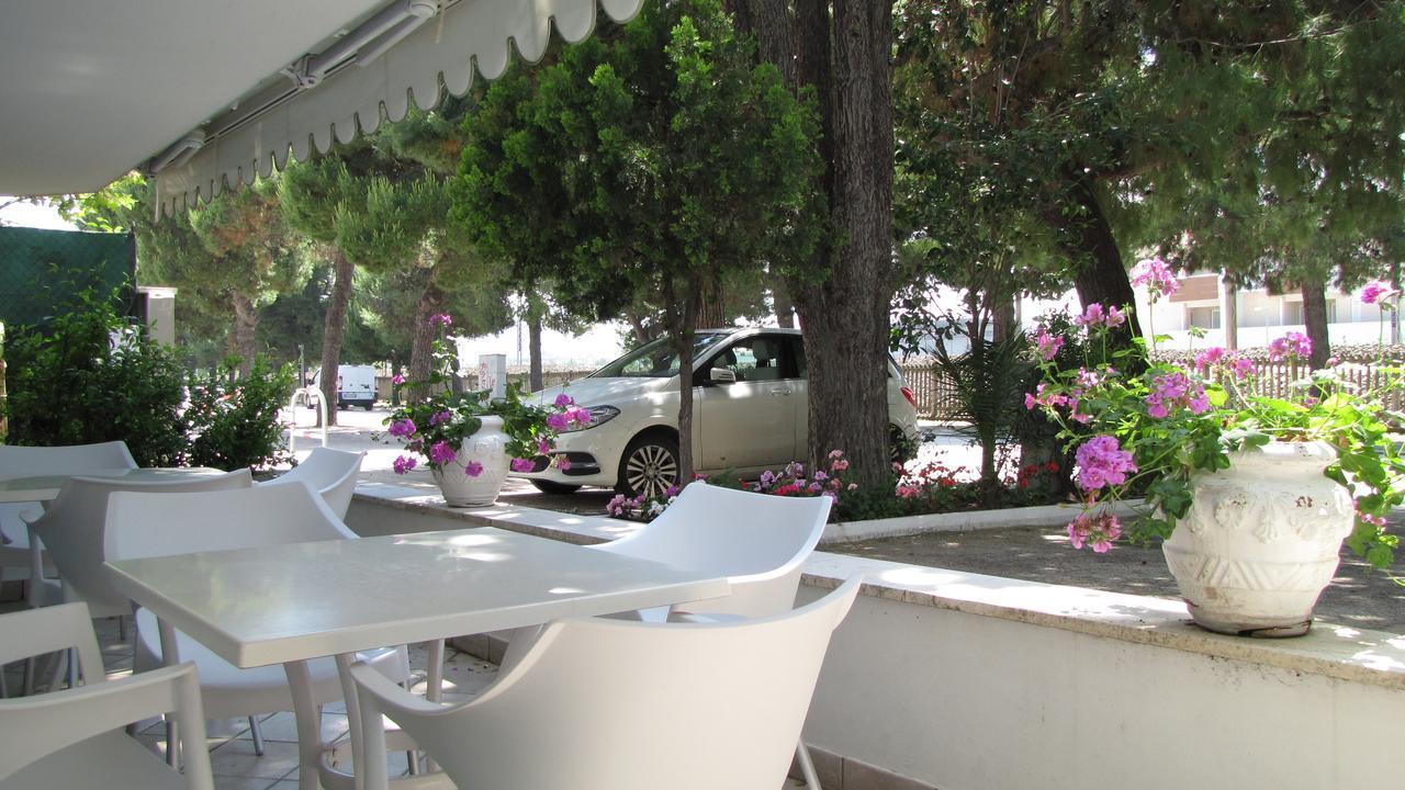 Hotel Lanterna Porto San Giorgio Esterno foto