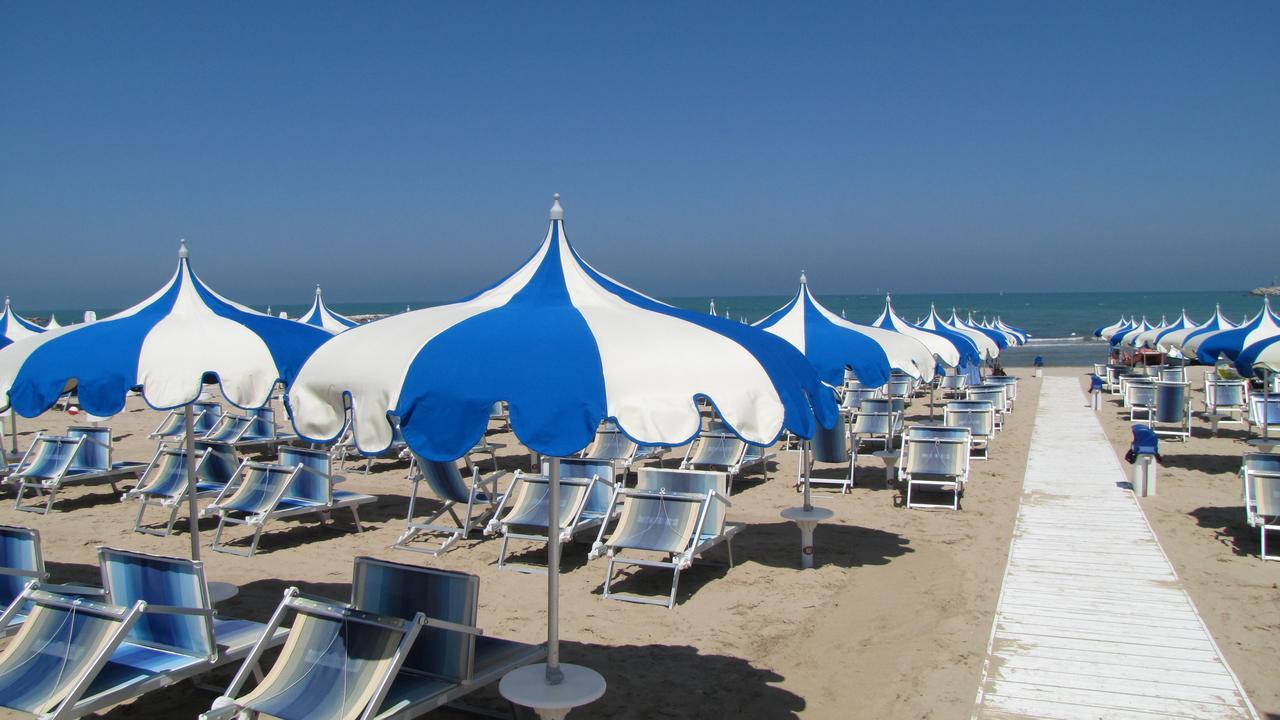 Hotel Lanterna Porto San Giorgio Esterno foto