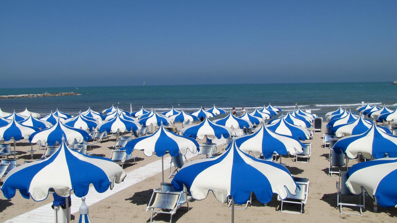 Hotel Lanterna Porto San Giorgio Esterno foto
