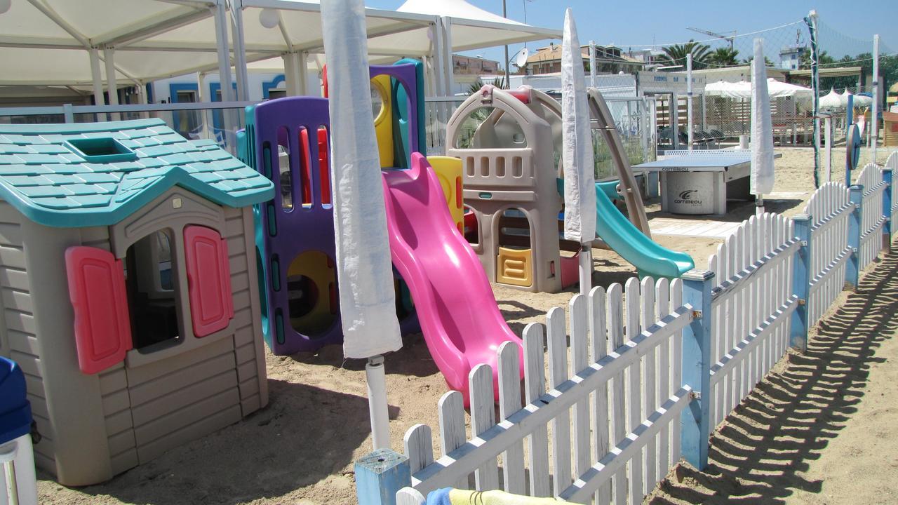 Hotel Lanterna Porto San Giorgio Esterno foto