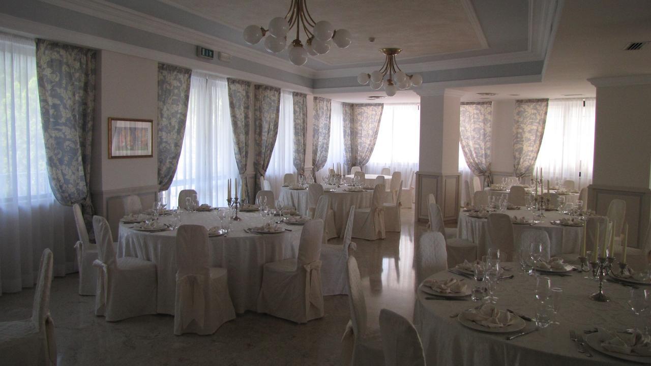 Hotel Lanterna Porto San Giorgio Esterno foto